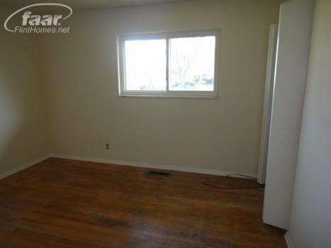 17718 Adrian Road Southfield, MI 48075 - Photo 4 of 24 20353940-3.JPG