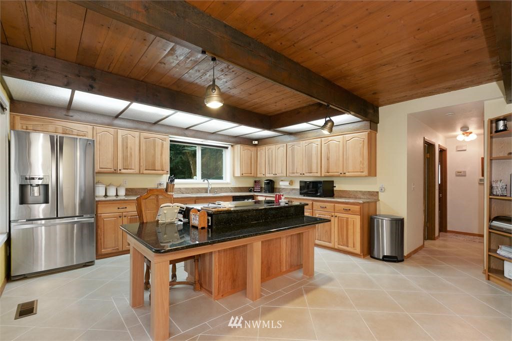 19037 Southeast Jones Road Renton, WA 98058 - Photo 11 of 20