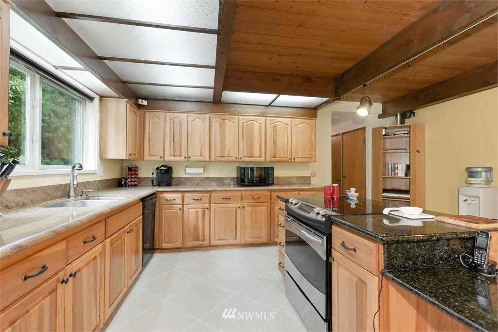 19037 Southeast Jones Road Renton, WA 98058 - Photo 12 of 20