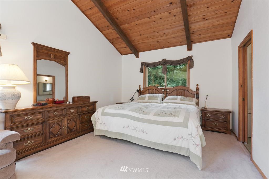 19037 Southeast Jones Road Renton, WA 98058 - Photo 14 of 20