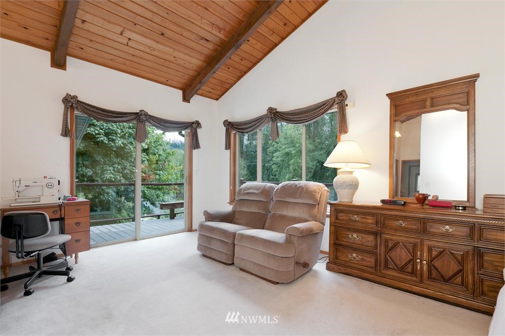 19037 Southeast Jones Road Renton, WA 98058 - Photo 15 of 20