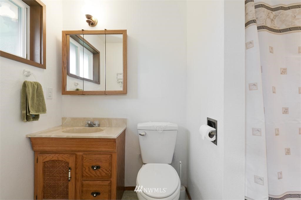 19037 Southeast Jones Road Renton, WA 98058 - Photo 16 of 20