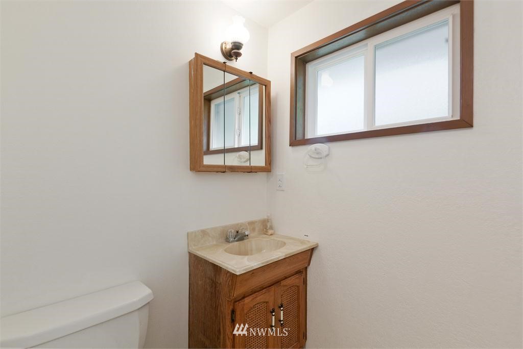 19037 Southeast Jones Road Renton, WA 98058 - Photo 17 of 20