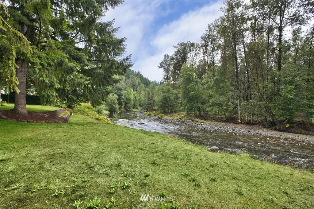 19037 Southeast Jones Road Renton, WA 98058 - Photo 3 of 20