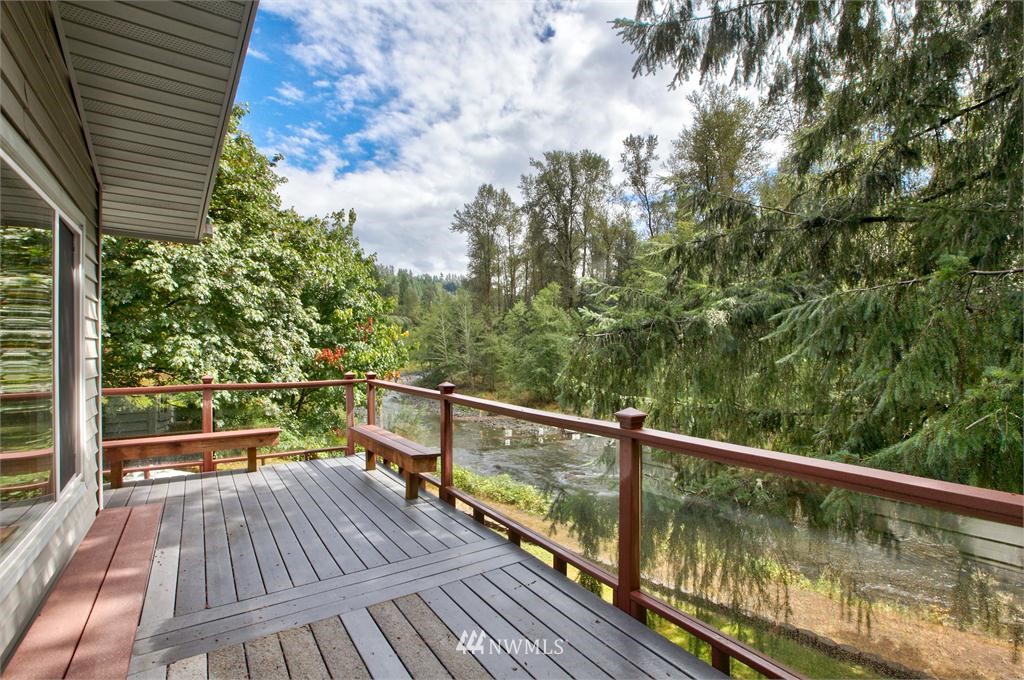 19037 Southeast Jones Road Renton, WA 98058 - Photo 4 of 20