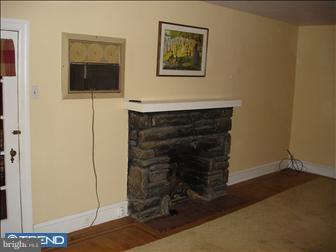 118 Crestview Road Upper Darby, PA 19082 - Photo 6 of 6 Living Room