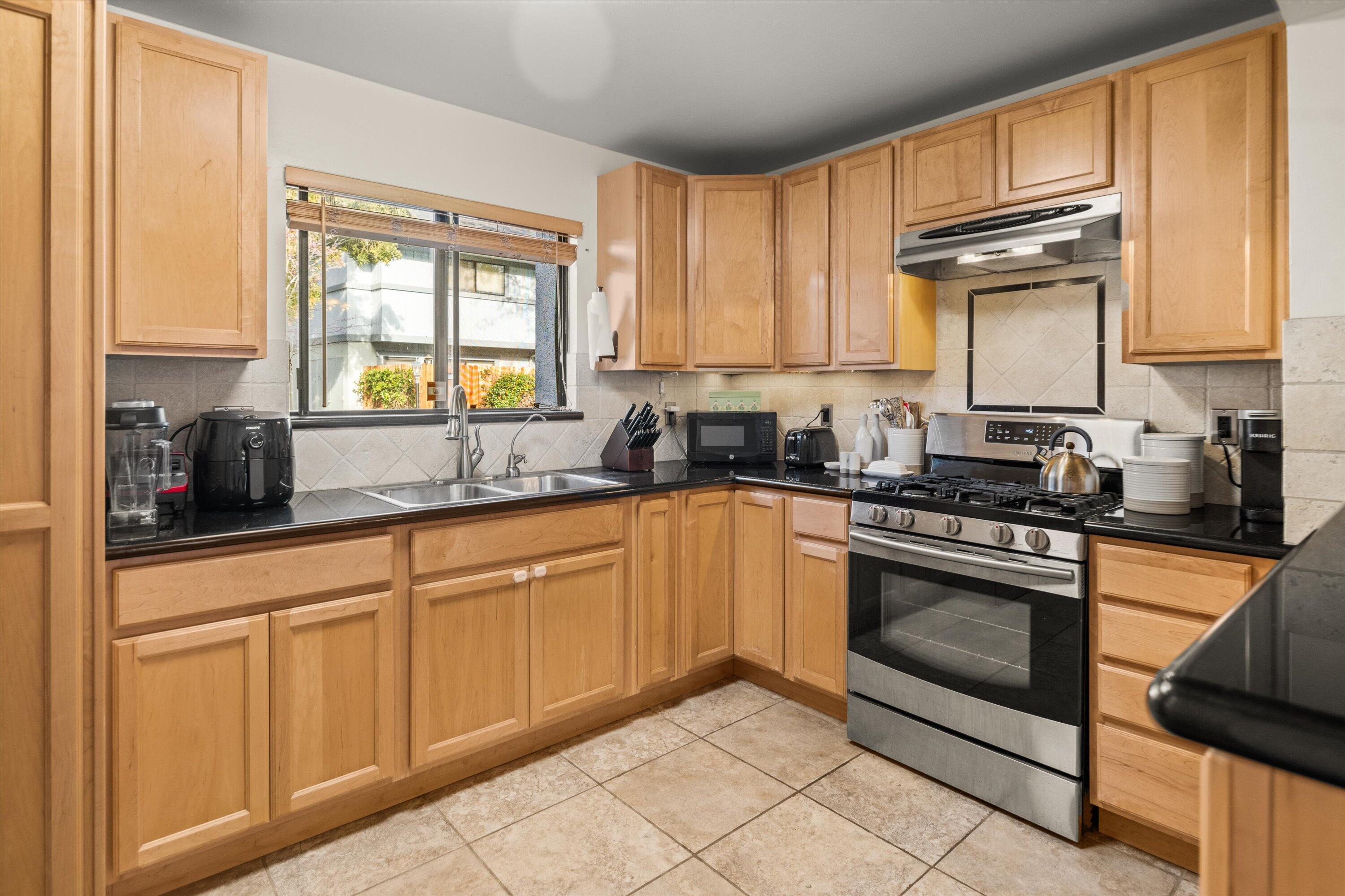 1231 Stonecreek Road, Unit B Santa Barbara, CA 93105 - Photo 13 of 38 13-7L5A1219
