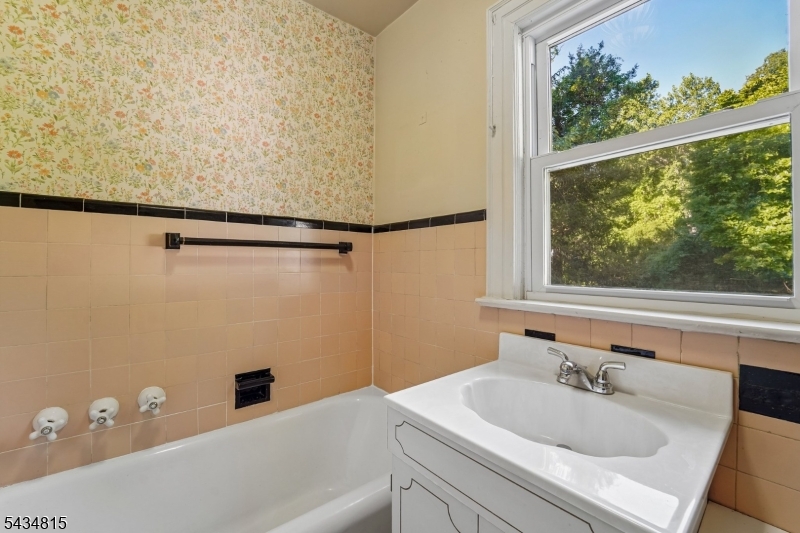 124 Walker Road West Orange, NJ 07052 - Photo 24 of 37