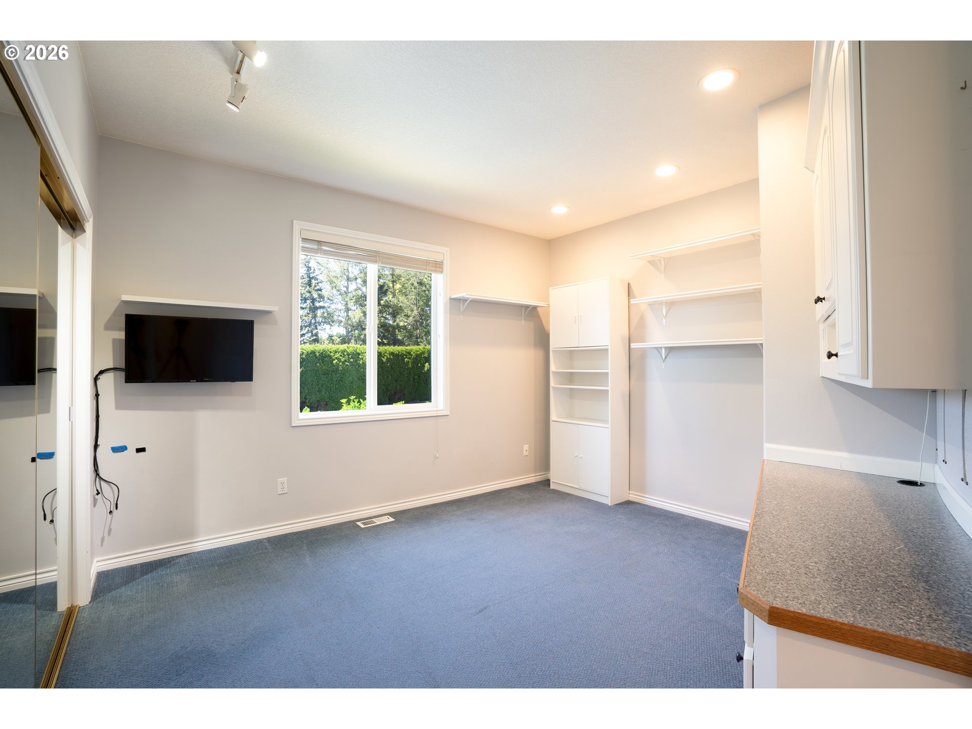 15686 Southwest Pleasantview Court Portland, OR 97224 - Photo 15 of 40 Kitchen/Dining Room