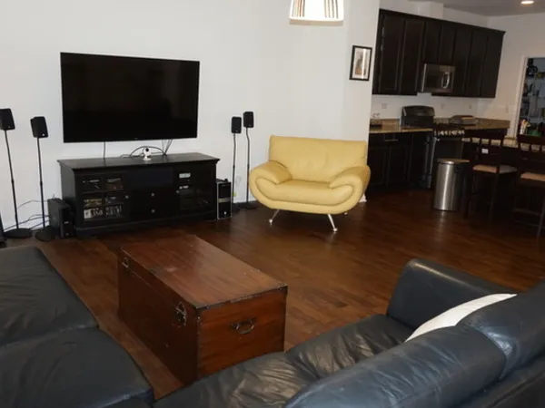 $3,200 | 74 Marcel Lane, Schaumburg, IL 60194