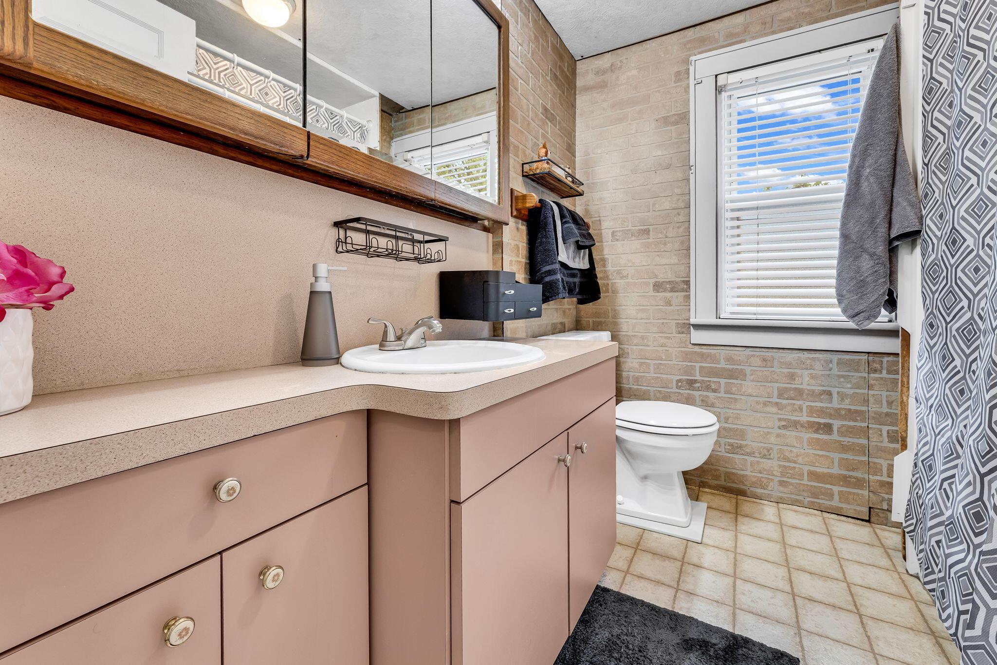 2201 Ferris Road Columbus, OH 43224 - Photo 13 of 17 Full Bath with lots of storage