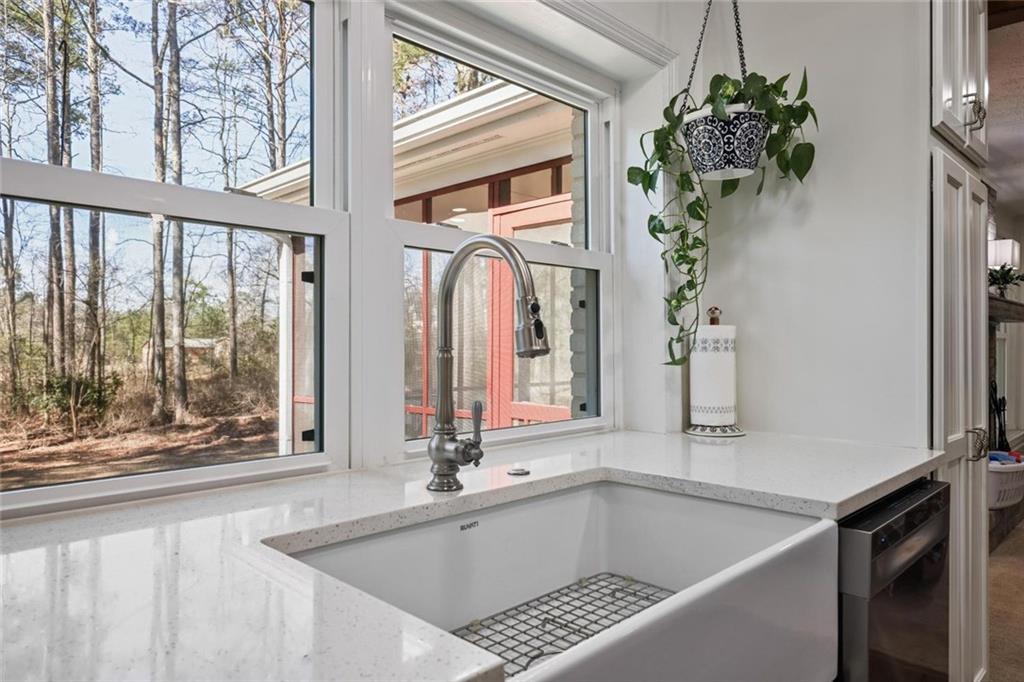4505 Cochran Mill Road Fairburn, GA 30213 - Photo 15 of 36 a bathroom with a tub sink and mirror
