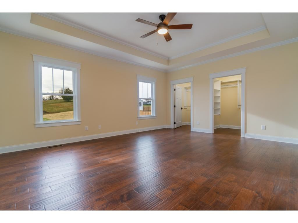 876 Pleasant Valley Road Jonesborough, TN 37659 - Photo 14 of 26 Large Master Bedroom