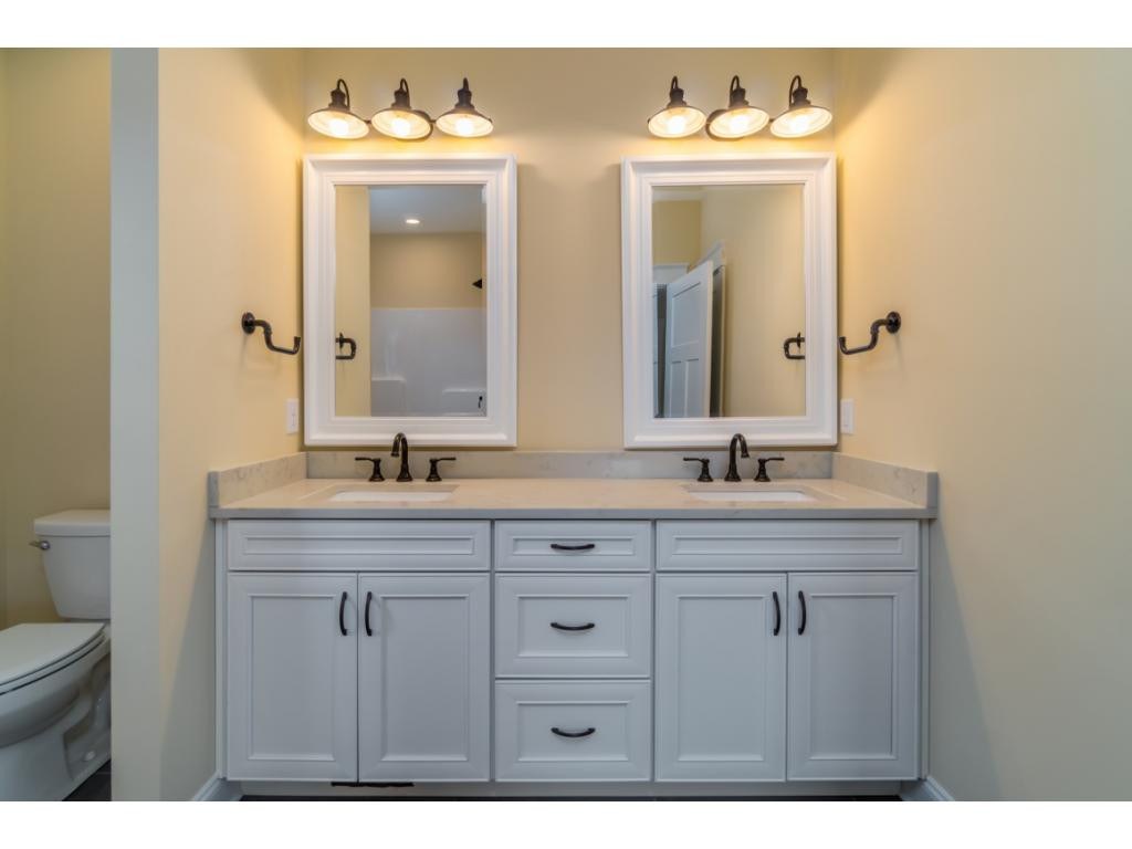 876 Pleasant Valley Road Jonesborough, TN 37659 - Photo 16 of 26 Master Bathroom