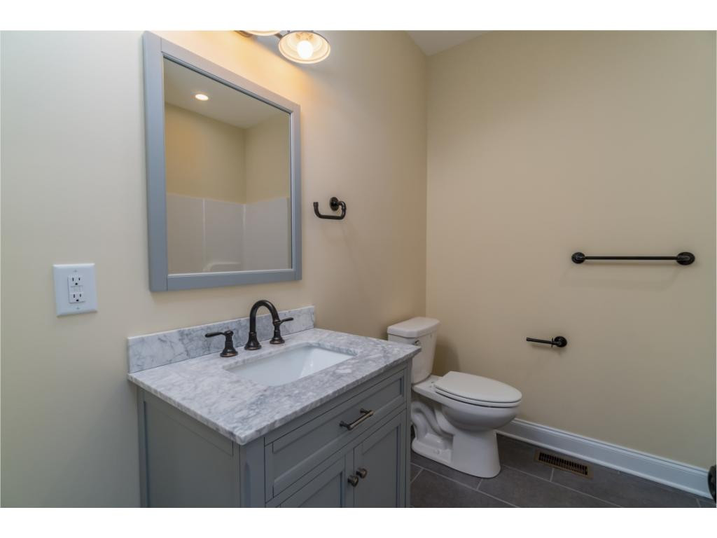 876 Pleasant Valley Road Jonesborough, TN 37659 - Photo 18 of 26 Full Bathroom