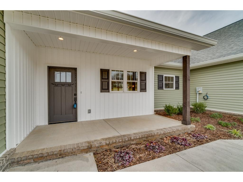 876 Pleasant Valley Road Jonesborough, TN 37659 - Photo 5 of 26 Front Porch