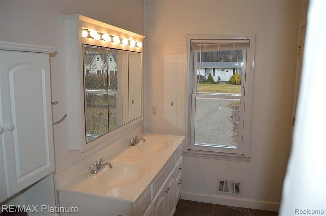 13746 Lenmoore Road Belleville, MI 48111 - Photo 22 of 56 DSC_0115.JPG