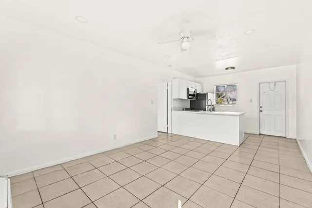 $1,550 | 211 Sunrise Avenue, Unit 3, Lantana, FL 33462