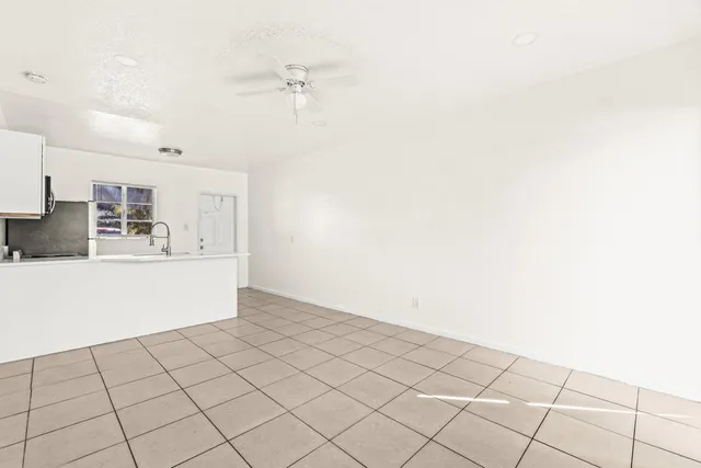 $1,550 | 211 Sunrise Avenue, Unit 3, Lantana, FL 33462