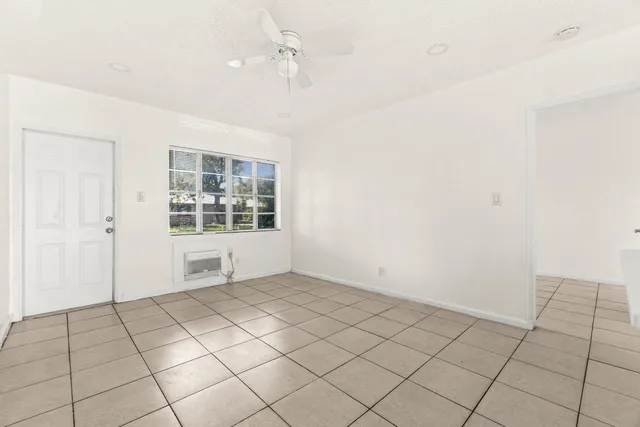 $1,550 | 211 Sunrise Avenue, Unit 3, Lantana, FL 33462