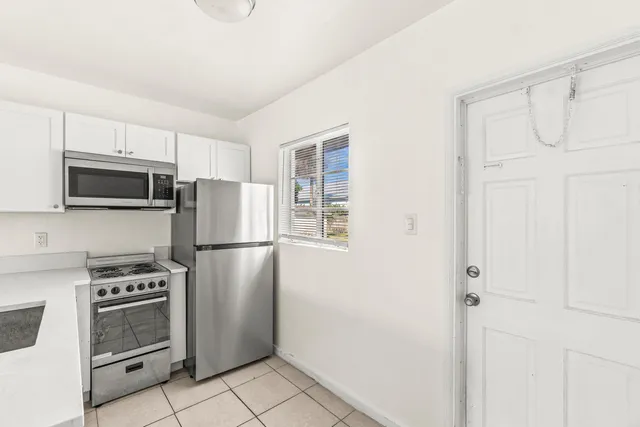 $1,550 | 211 Sunrise Avenue, Unit 3, Lantana, FL 33462