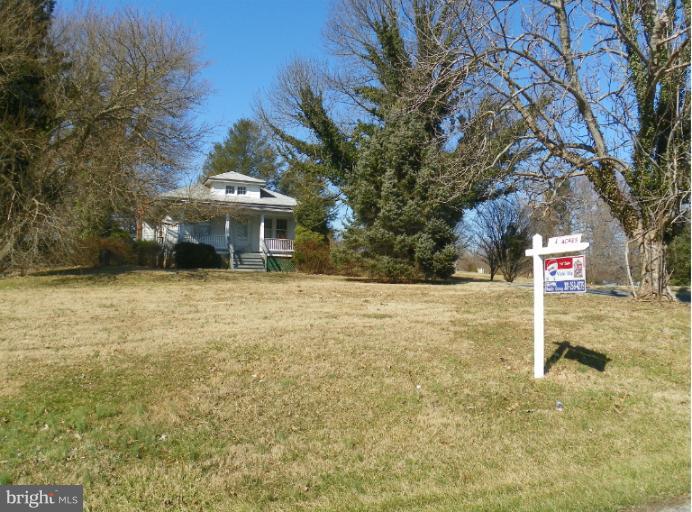600 Ashton Road Ashton, MD 20861 - Photo 4 of 7 a view of a house with a yard