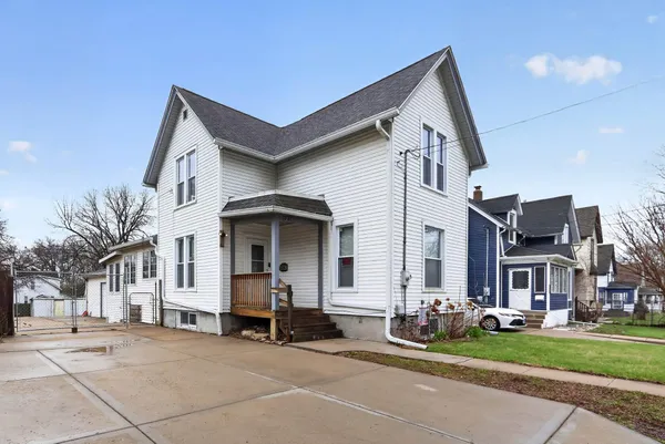 $155,000 | 1210 Fairview Avenue, Rockford, IL 61101