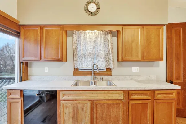 $155,000 | 1210 Fairview Avenue, Rockford, IL 61101