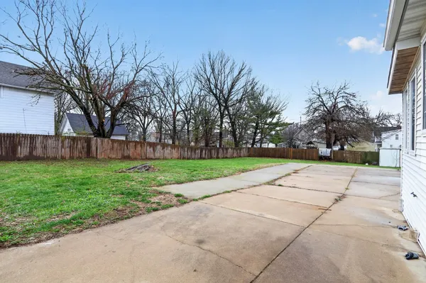 $155,000 | 1210 Fairview Avenue, Rockford, IL 61101
