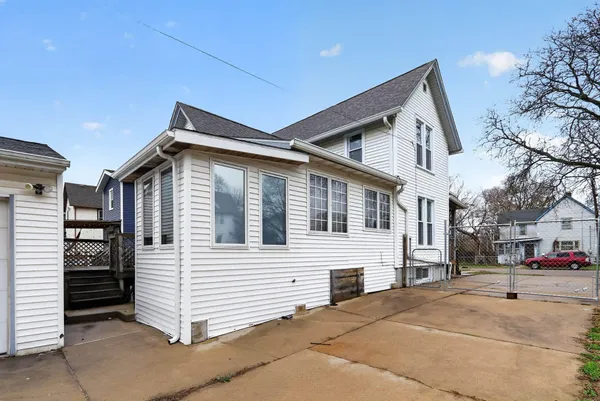 $155,000 | 1210 Fairview Avenue, Rockford, IL 61101