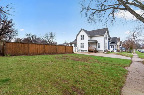$155,000 | 1210 Fairview Avenue, Rockford, IL 61101