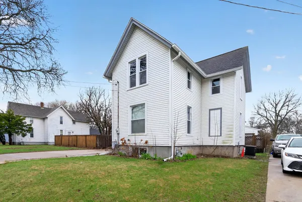 $155,000 | 1210 Fairview Avenue, Rockford, IL 61101