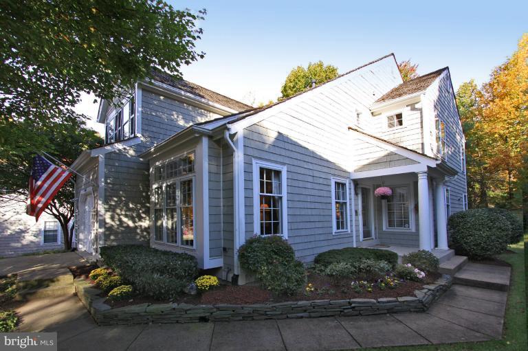 11601 Springhouse Place Reston, VA 20194 - Photo 14 of 30 Exterior (Front)