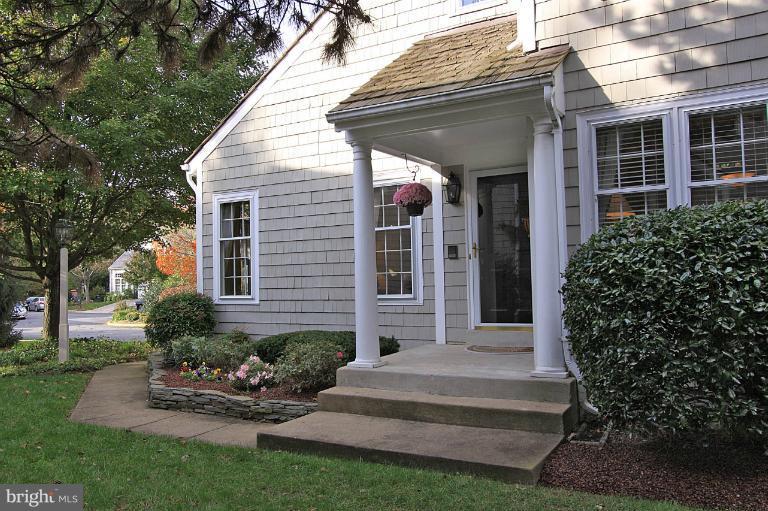 11601 Springhouse Place Reston, VA 20194 - Photo 15 of 30 Exterior (Front)