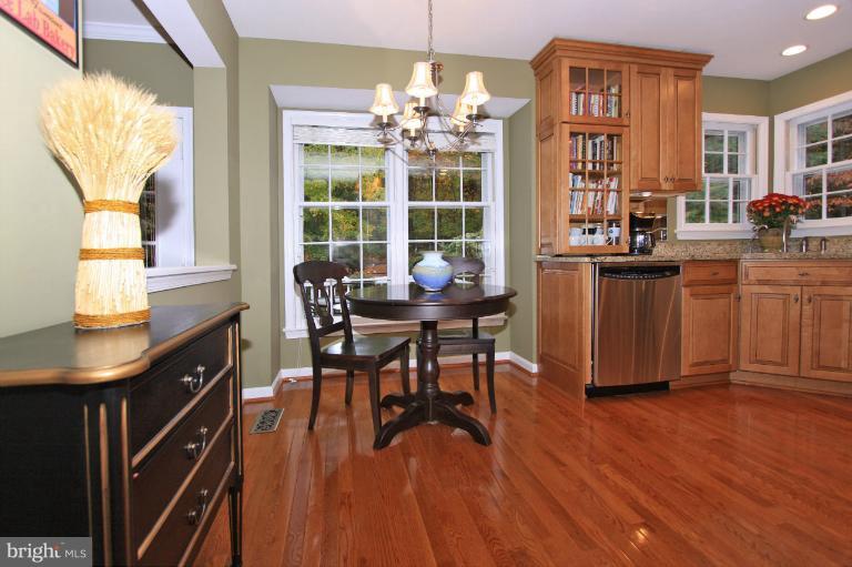 11601 Springhouse Place Reston, VA 20194 - Photo 25 of 30 Kitchen
