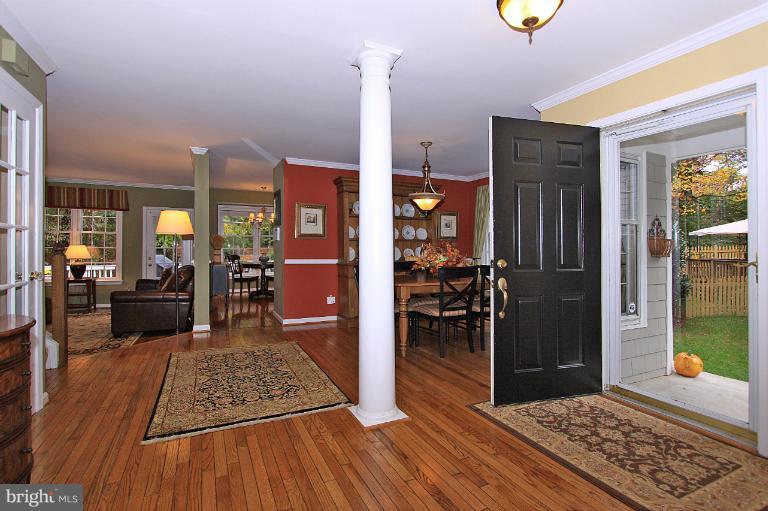 11601 Springhouse Place Reston, VA 20194 - Photo 6 of 30 Interior (General)