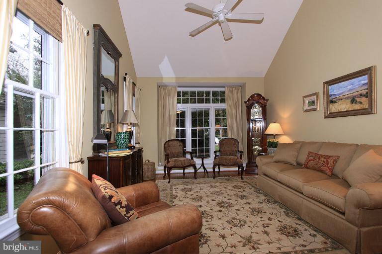 11601 Springhouse Place Reston, VA 20194 - Photo 7 of 30 Living Room