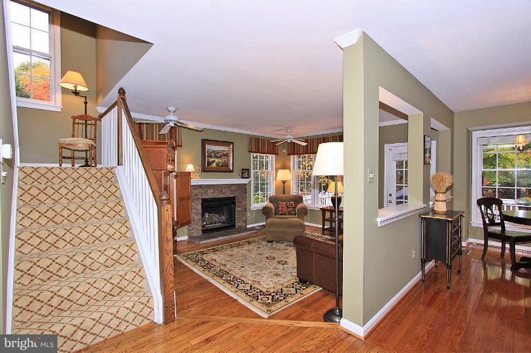 11601 Springhouse Place Reston, VA 20194 - Photo 10 of 30 Interior (General)