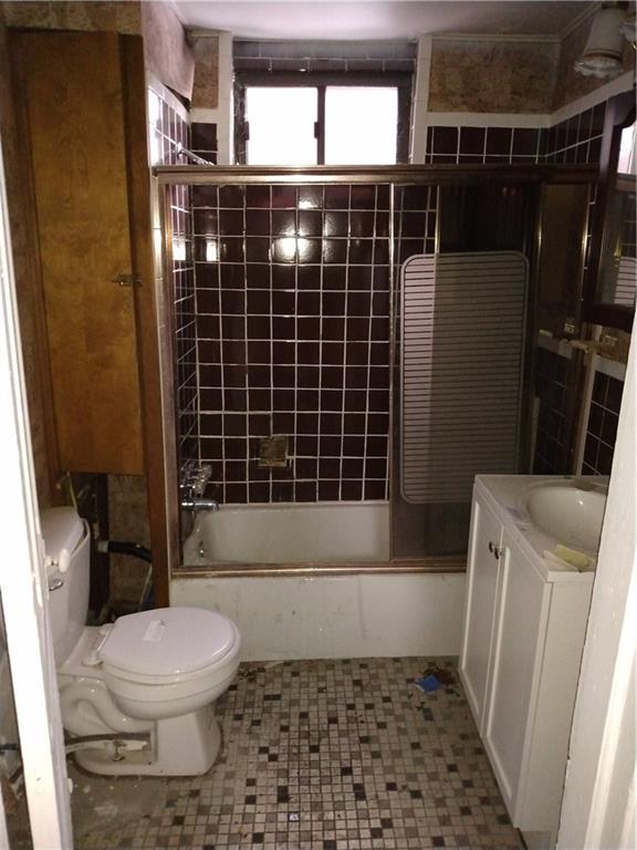 1005 Sheffield Street Pittsburgh, PA 15233 - Photo 16 of 25 a bathroom with a toilet and a shower