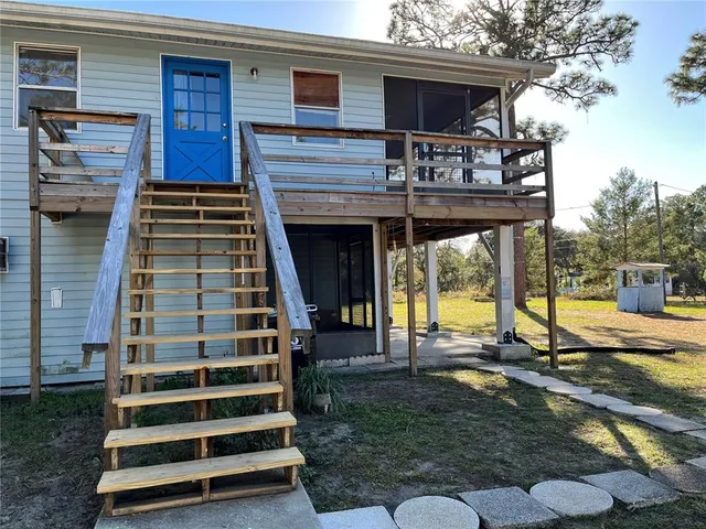 a view of an empty room with a washing machine