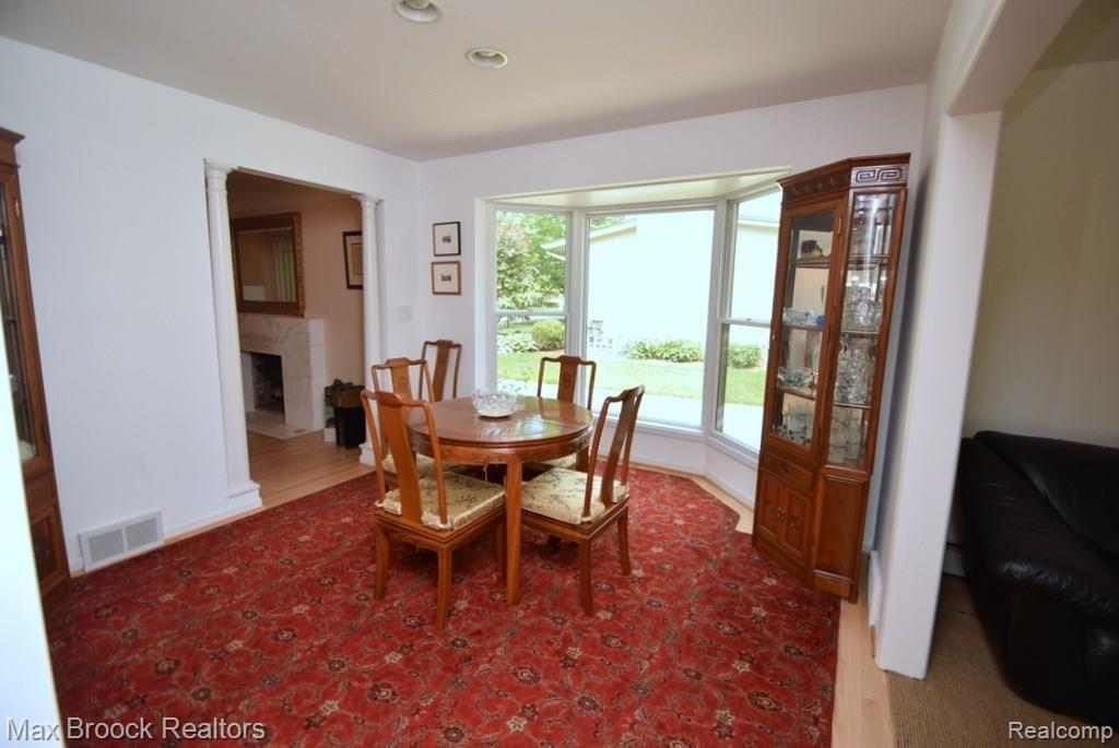 445 South Cranbrook Cross Road Bloomfield Hills, MI 48301 - Photo 5 of 22 DINING ROOM WITH HARDWOOD FLOORS AND BAY WINDOW