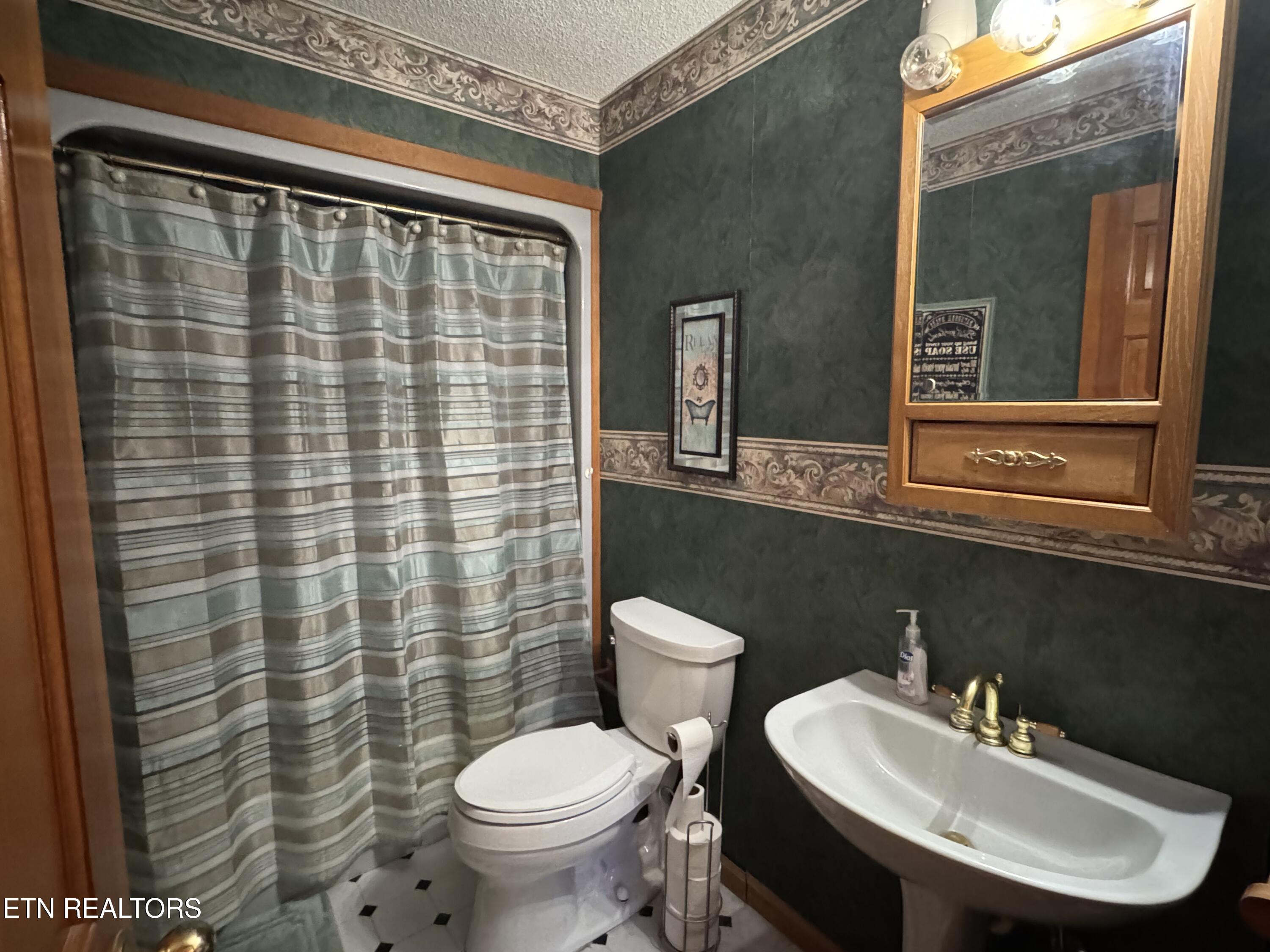2961 Forge Ridge Road Harrogate, TN 37752 - Photo 21 of 42 Hall Bath on Main