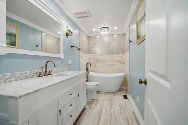 $679,000 | 1716 Wildberry Drive, Unit J, Glenview, IL 60025
