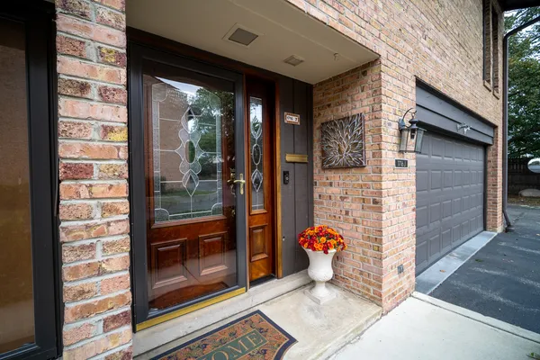$679,000 | 1716 Wildberry Drive, Unit J, Glenview, IL 60025