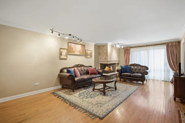 $679,000 | 1716 Wildberry Drive, Unit J, Glenview, IL 60025