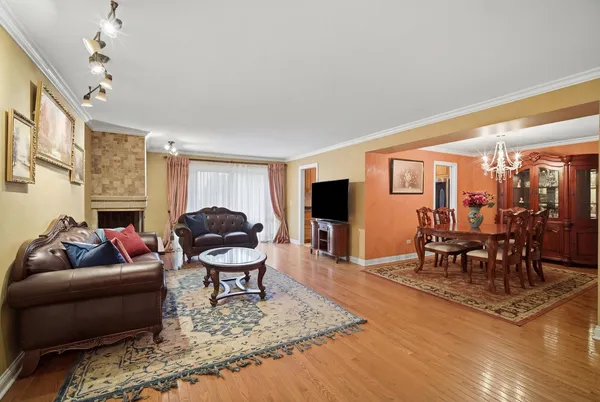 $679,000 | 1716 Wildberry Drive, Unit J, Glenview, IL 60025