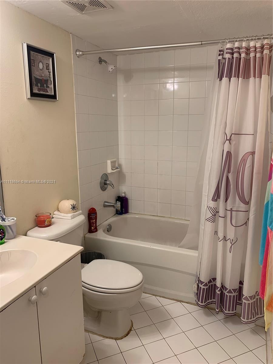 3770 North Jog Road, Unit 103 West Palm Beach, FL 33411 - Photo 12 of 15 a bathroom with a toilet a sink and a bathtub