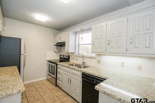 $1,600 | 5809 Hollytree Drive, Tyler, TX 75703