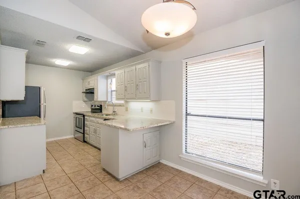 $1,600 | 5809 Hollytree Drive, Tyler, TX 75703