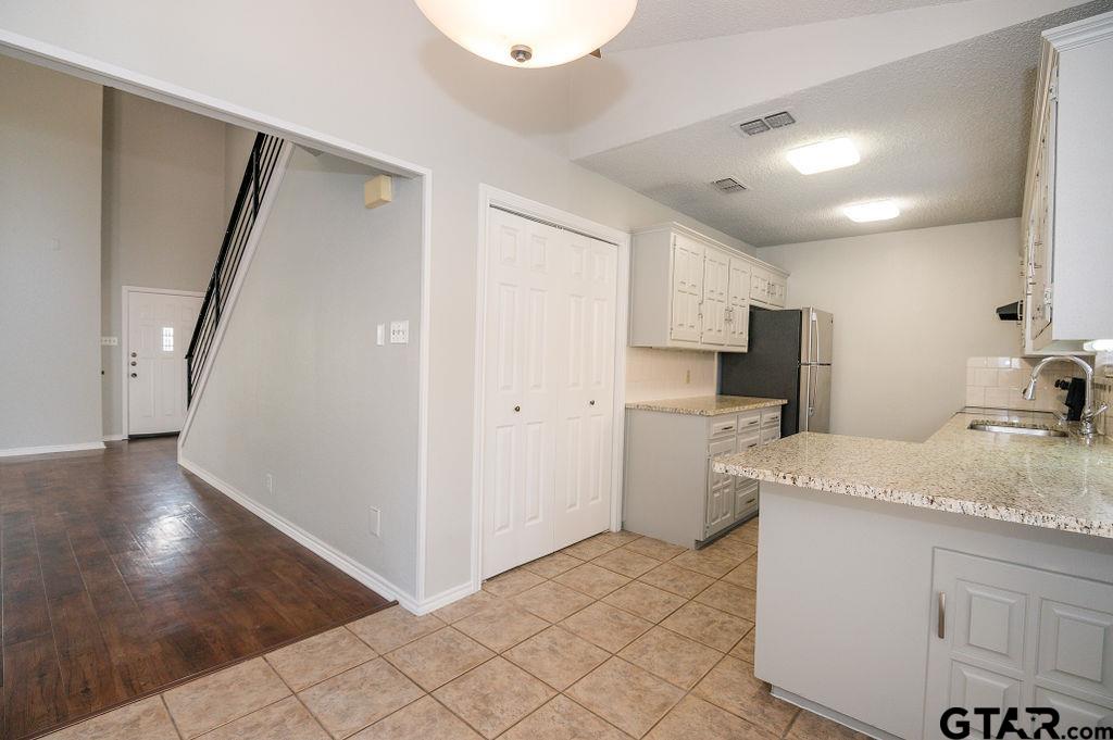 5809 Hollytree Drive Tyler, TX 75703 - Photo 9 of 32